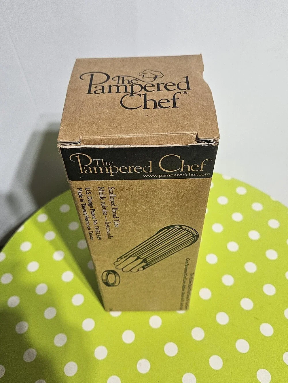 The Pampered Chef Scalloped Bread Tube in Brown Box New